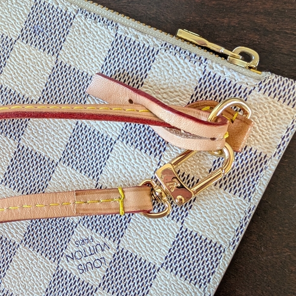 Checkered Wristlet Pochette - Picture 3 of 8